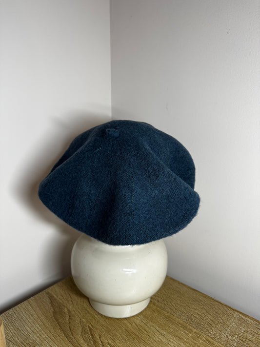 Beret bleu pétrole