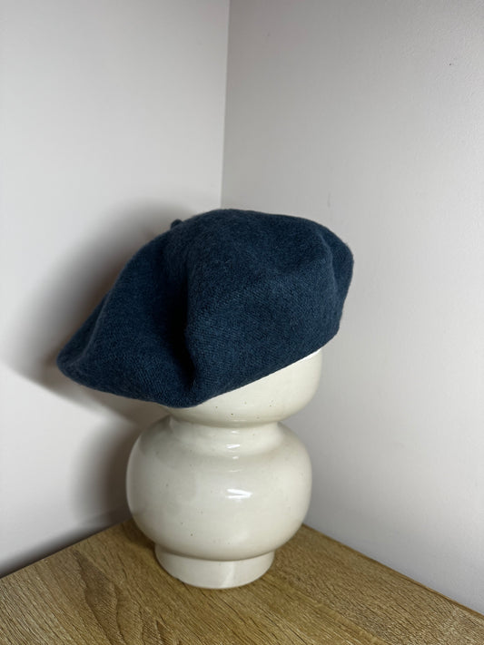 Beret bleu pétrole