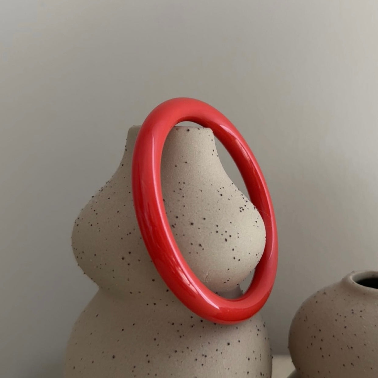 Jonc rouge en résine